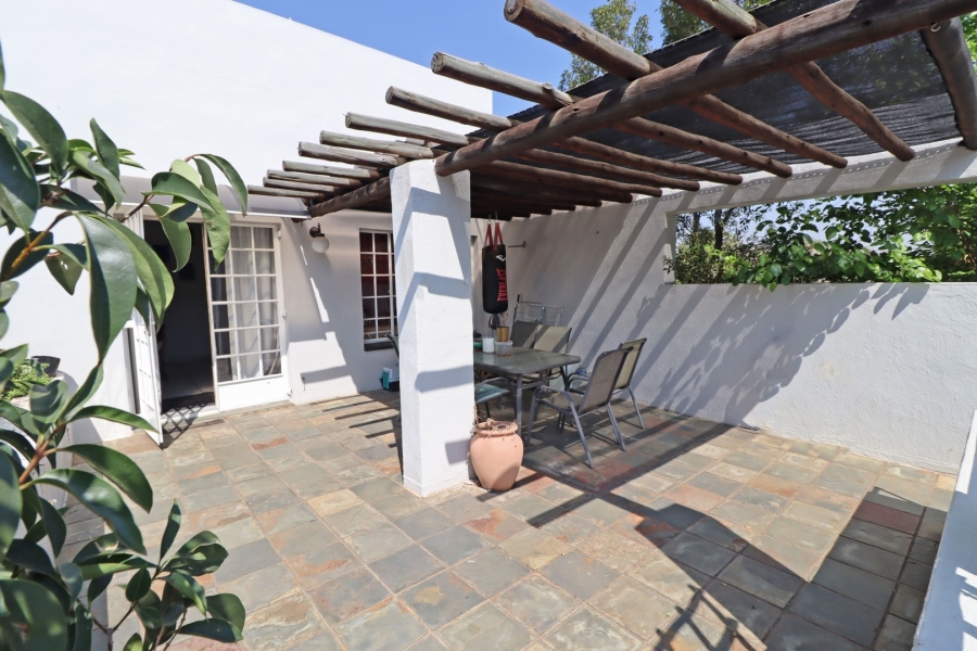 To Let 2 Bedroom Property for Rent in Epsom Downs Gauteng