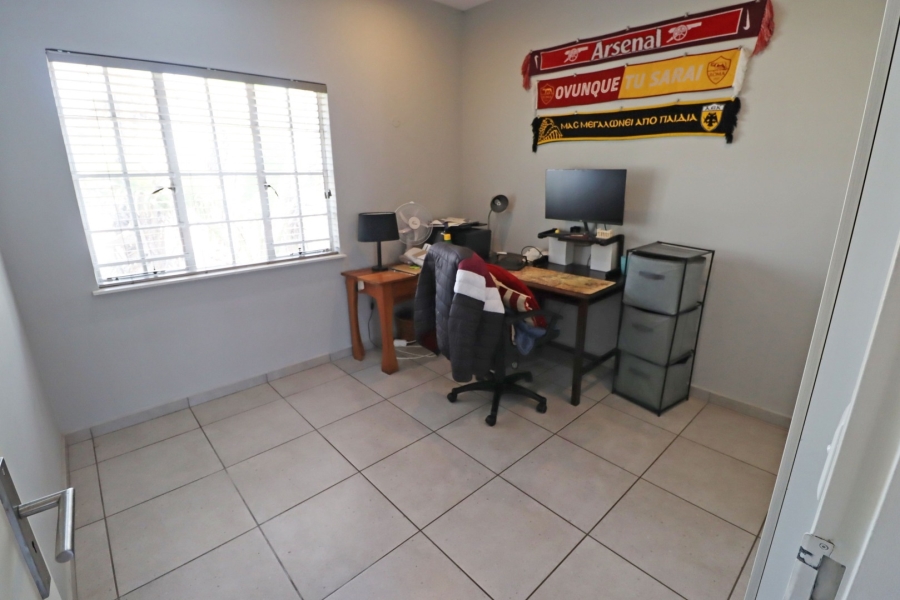 To Let 2 Bedroom Property for Rent in Epsom Downs Gauteng