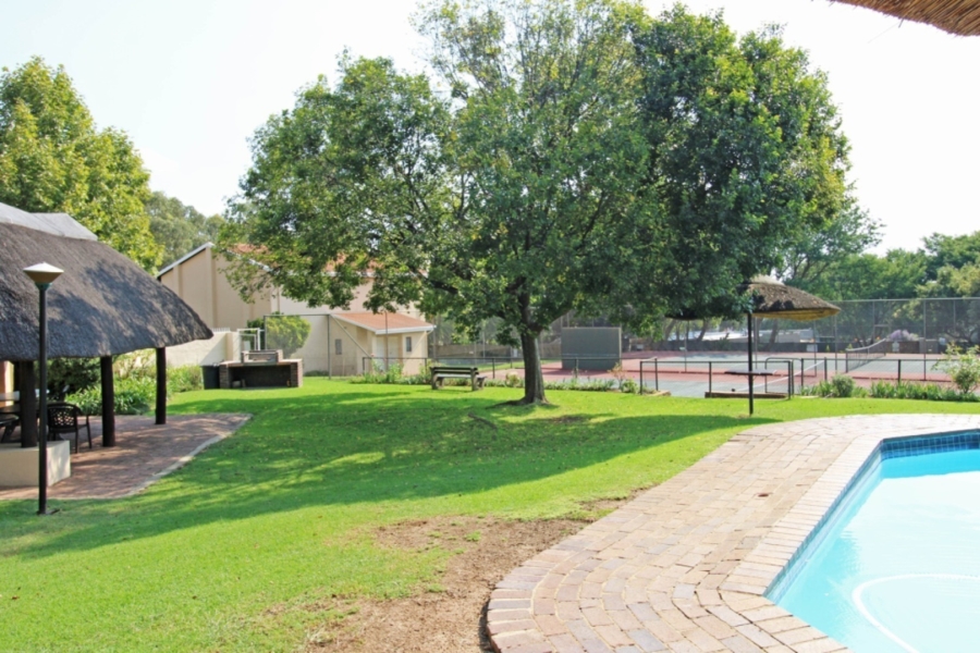 To Let 2 Bedroom Property for Rent in Epsom Downs Gauteng