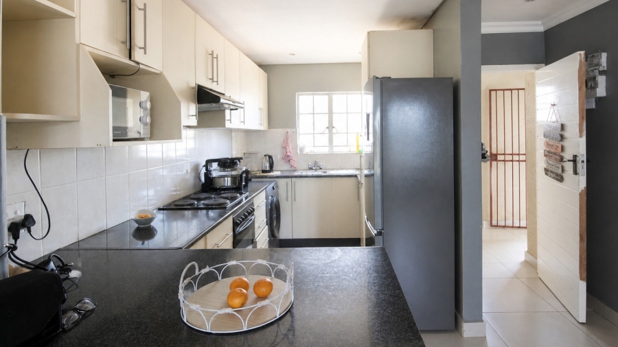 2 Bedroom Property for Sale in Noordwyk Gauteng