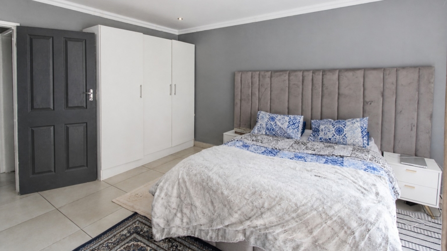 2 Bedroom Property for Sale in Noordwyk Gauteng
