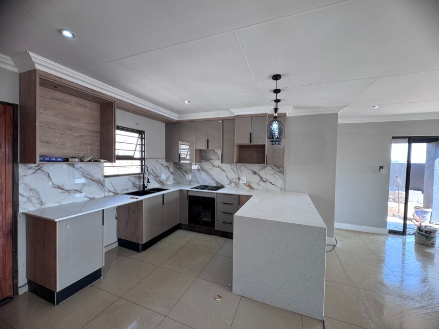 4 Bedroom Property for Sale in Dawn Park Gauteng