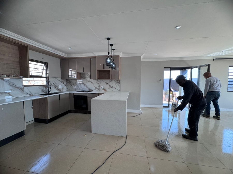 4 Bedroom Property for Sale in Dawn Park Gauteng