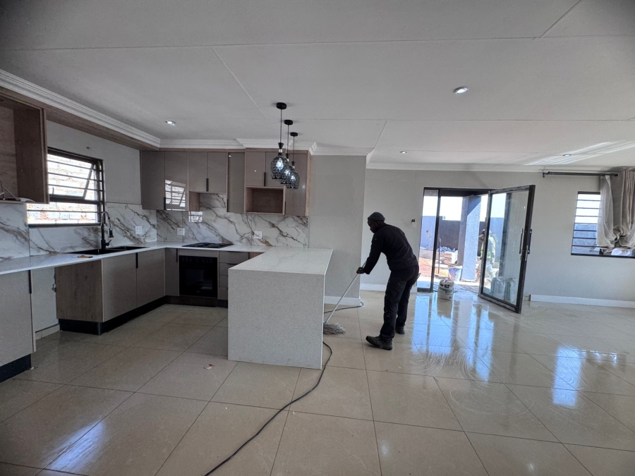 4 Bedroom Property for Sale in Dawn Park Gauteng