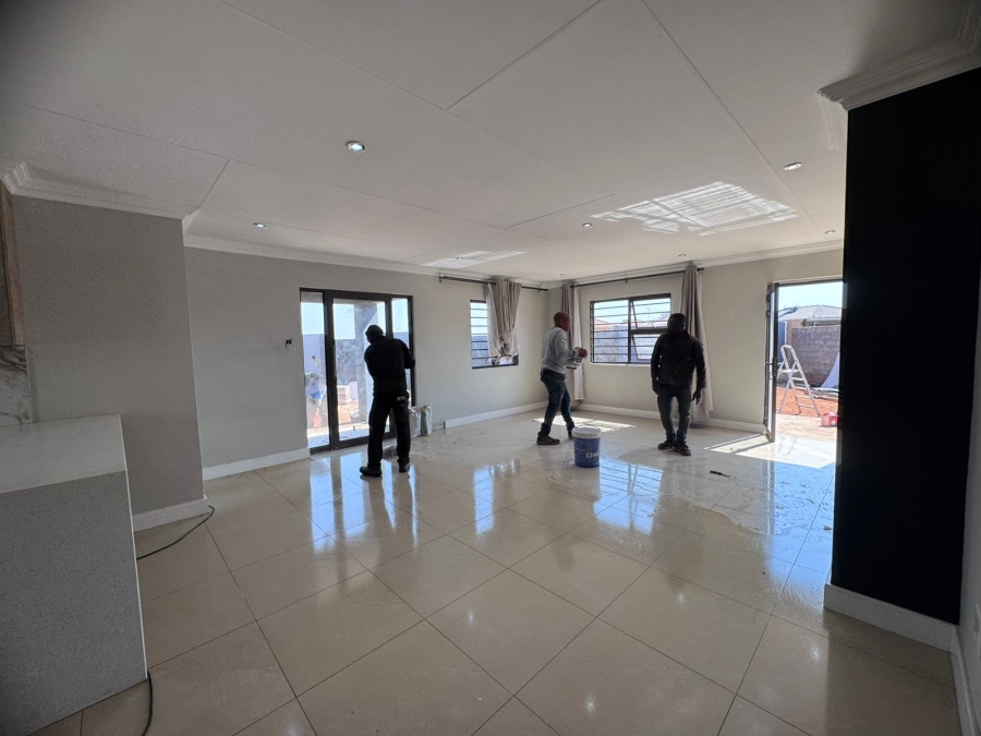 4 Bedroom Property for Sale in Dawn Park Gauteng