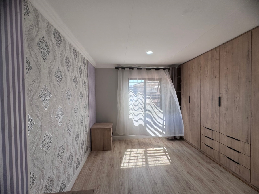 4 Bedroom Property for Sale in Dawn Park Gauteng