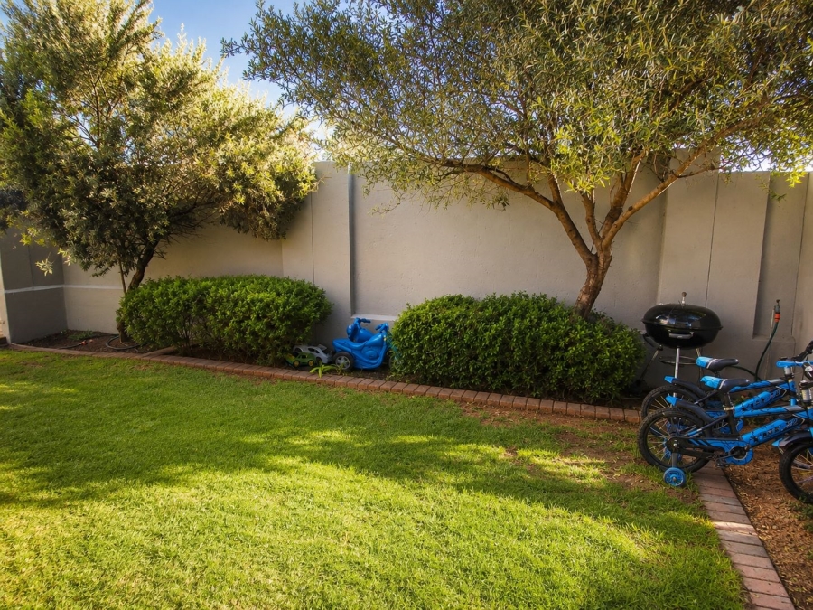 To Let 2 Bedroom Property for Rent in Lonehill Gauteng