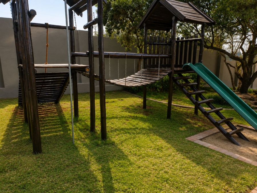 To Let 2 Bedroom Property for Rent in Lonehill Gauteng