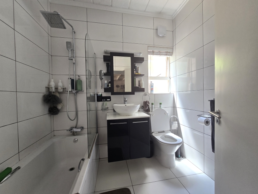 To Let 2 Bedroom Property for Rent in Sunninghill Gauteng