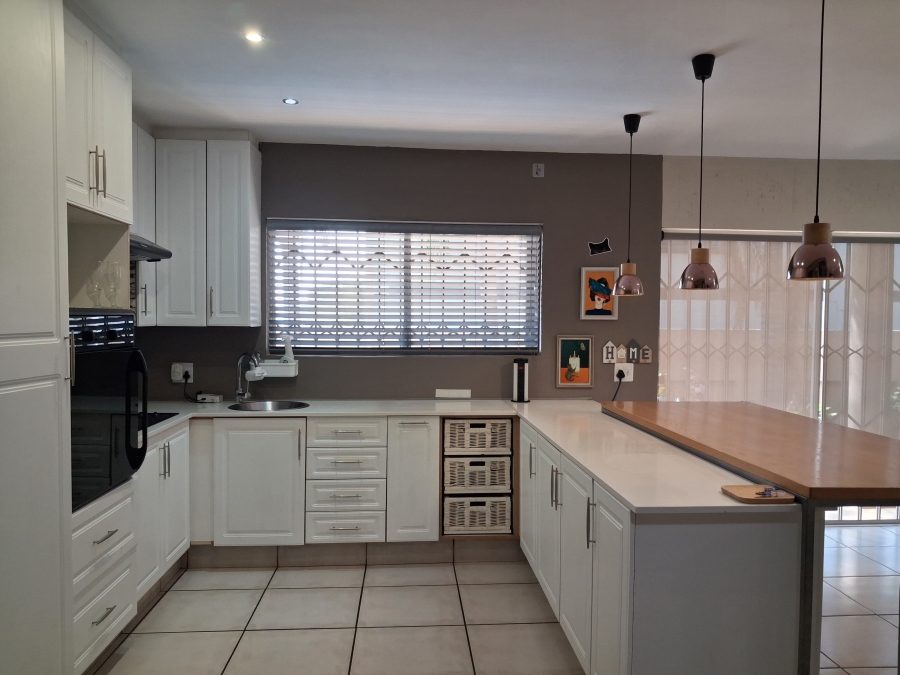 4 Bedroom Property for Sale in Greenstone Hill Gauteng