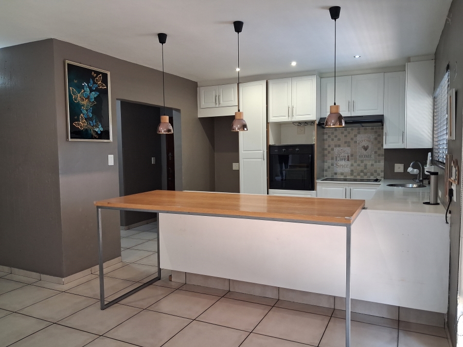 4 Bedroom Property for Sale in Greenstone Hill Gauteng