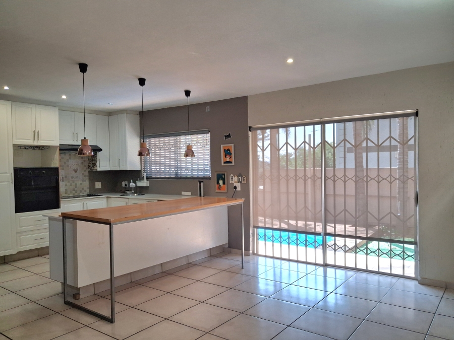 4 Bedroom Property for Sale in Greenstone Hill Gauteng