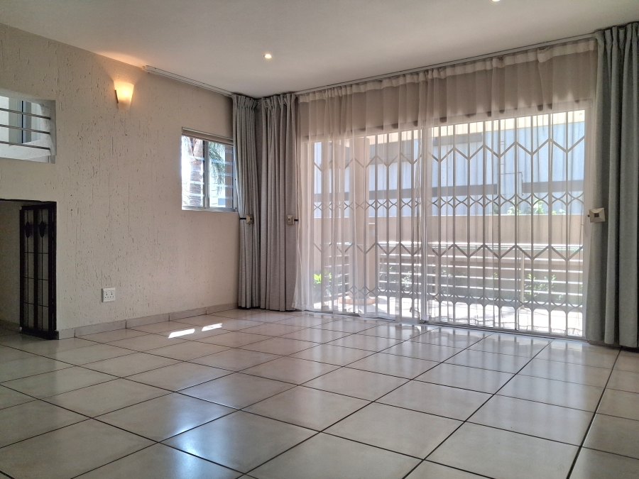 4 Bedroom Property for Sale in Greenstone Hill Gauteng