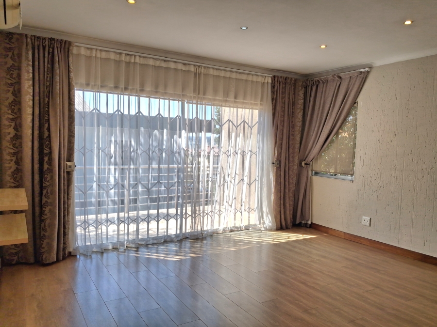 4 Bedroom Property for Sale in Greenstone Hill Gauteng