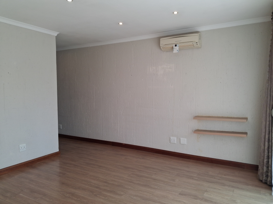 4 Bedroom Property for Sale in Greenstone Hill Gauteng