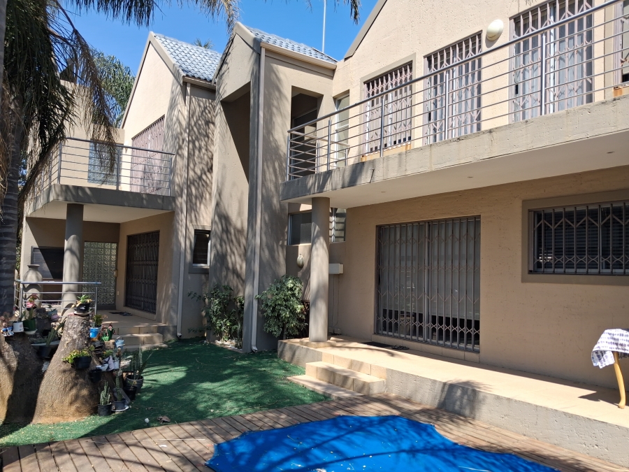 4 Bedroom Property for Sale in Greenstone Hill Gauteng