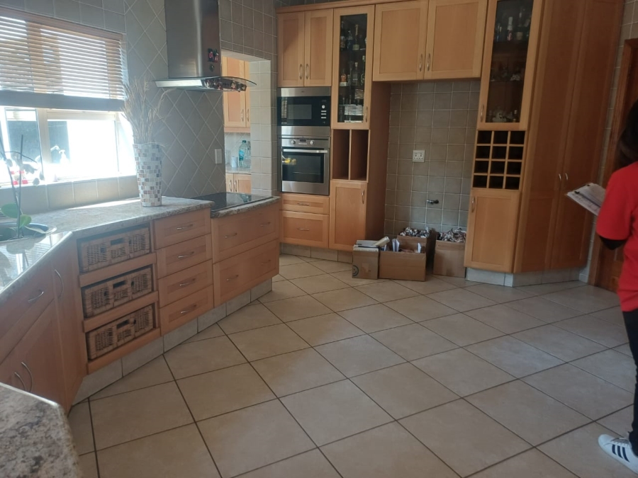 3 Bedroom Property for Sale in Lakefield Gauteng