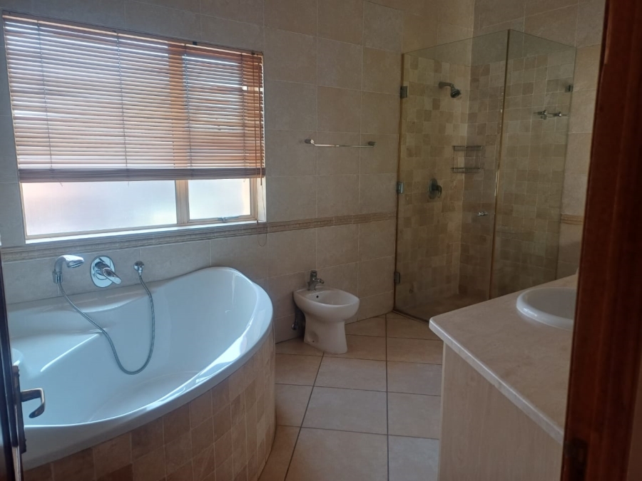 3 Bedroom Property for Sale in Lakefield Gauteng
