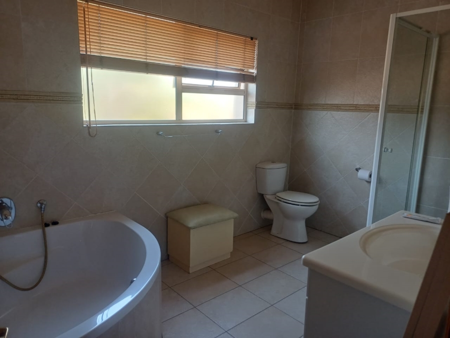 3 Bedroom Property for Sale in Lakefield Gauteng
