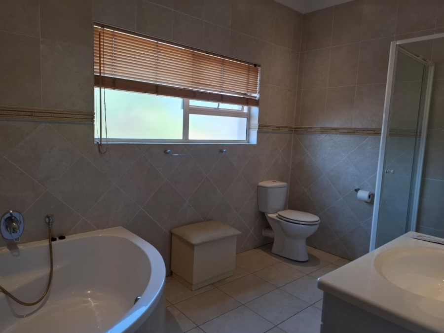 3 Bedroom Property for Sale in Lakefield Gauteng