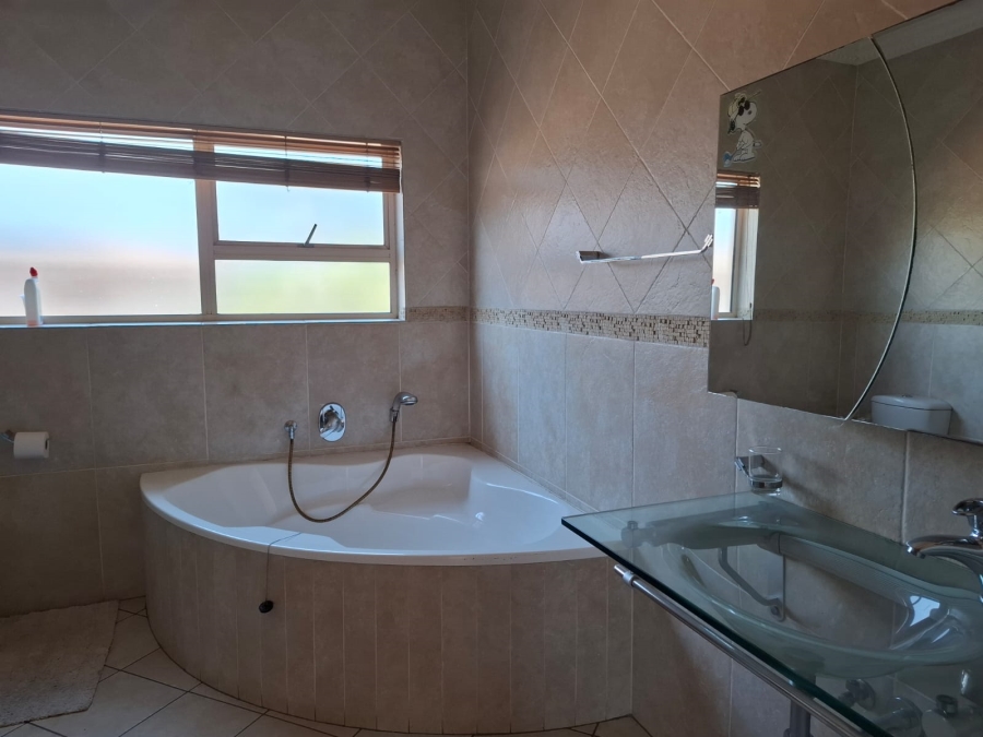 3 Bedroom Property for Sale in Lakefield Gauteng