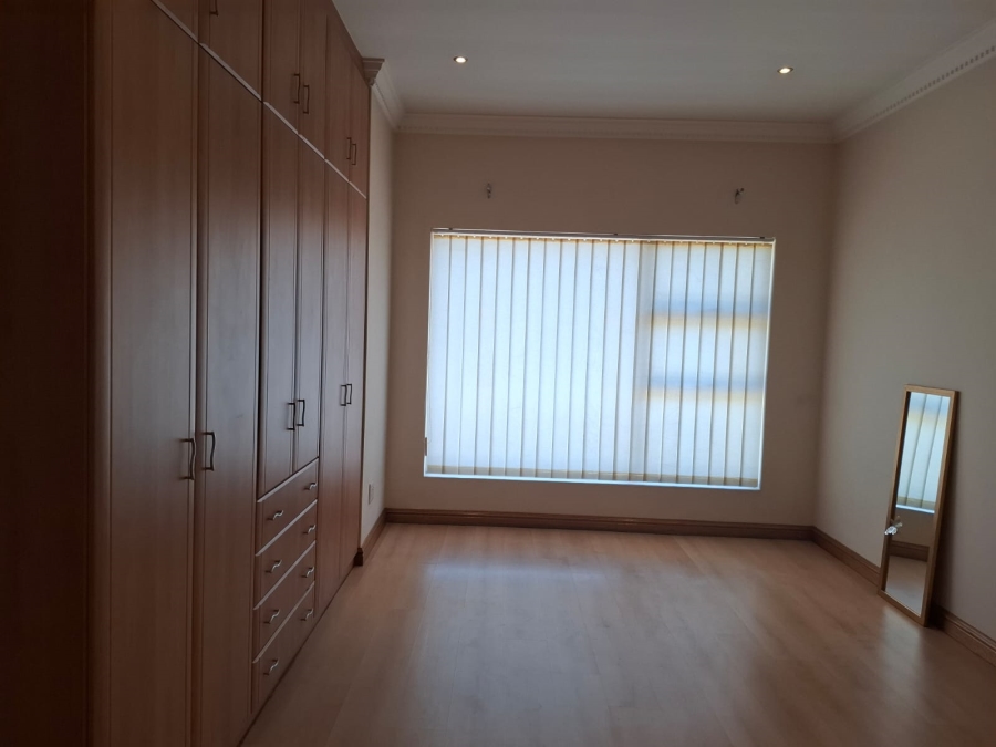 3 Bedroom Property for Sale in Lakefield Gauteng