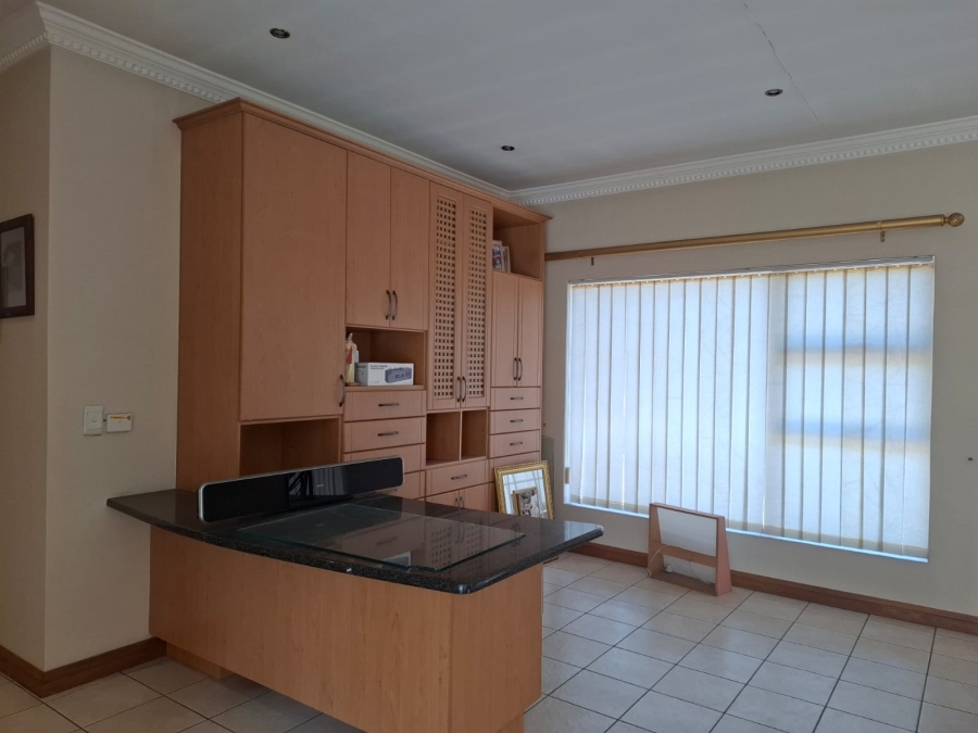 3 Bedroom Property for Sale in Lakefield Gauteng