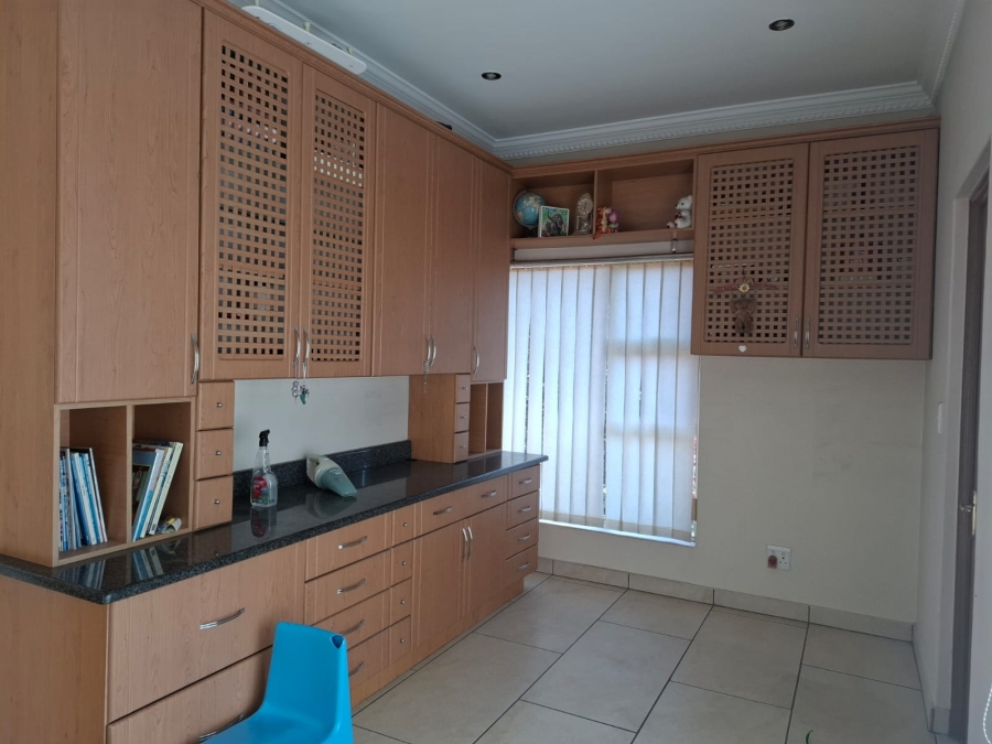 3 Bedroom Property for Sale in Lakefield Gauteng