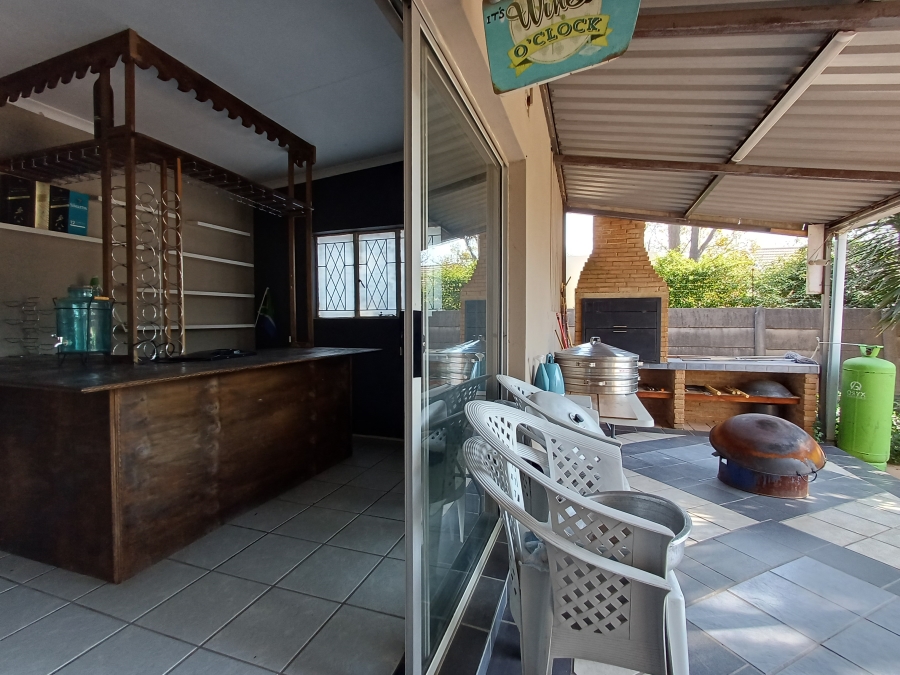 To Let 2 Bedroom Property for Rent in Dunvegan Gauteng