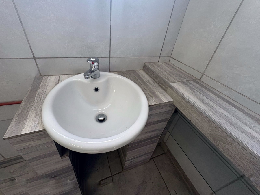 To Let 1 Bedroom Property for Rent in Wierda Park Gauteng