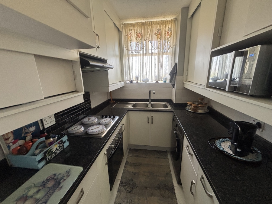 2 Bedroom Property for Sale in Elardus Park Gauteng