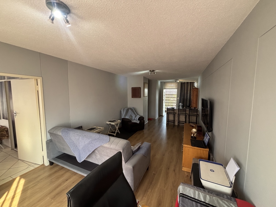 2 Bedroom Property for Sale in Elardus Park Gauteng