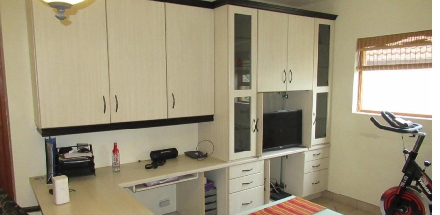 4 Bedroom Property for Sale in Van Riebeeck Park Gauteng