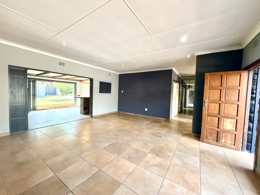 To Let 4 Bedroom Property for Rent in Morehill Gauteng
