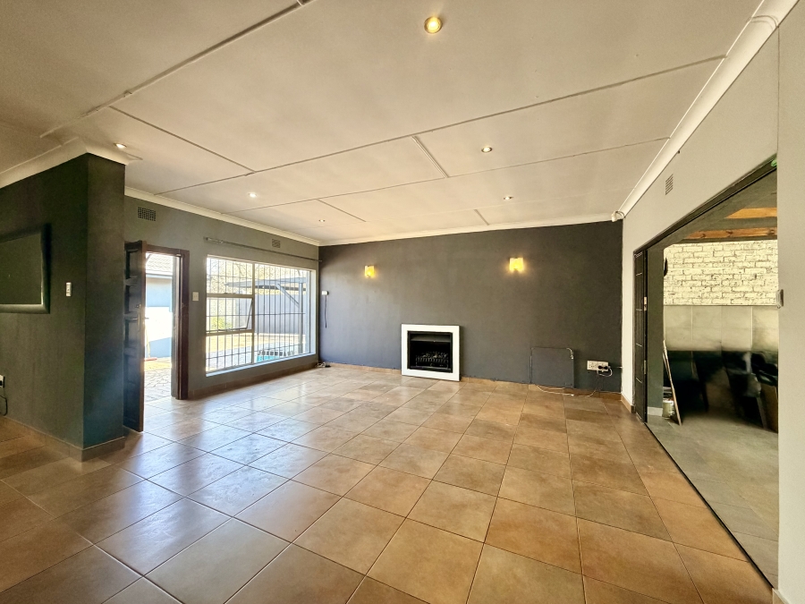 To Let 4 Bedroom Property for Rent in Morehill Gauteng