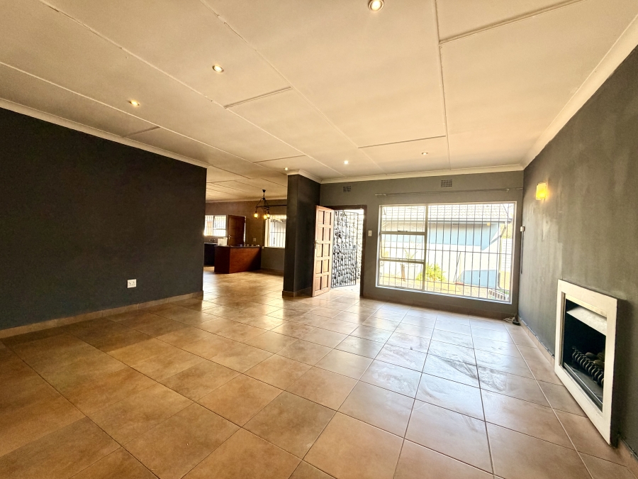 To Let 4 Bedroom Property for Rent in Morehill Gauteng