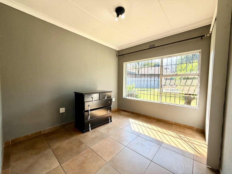 To Let 4 Bedroom Property for Rent in Morehill Gauteng