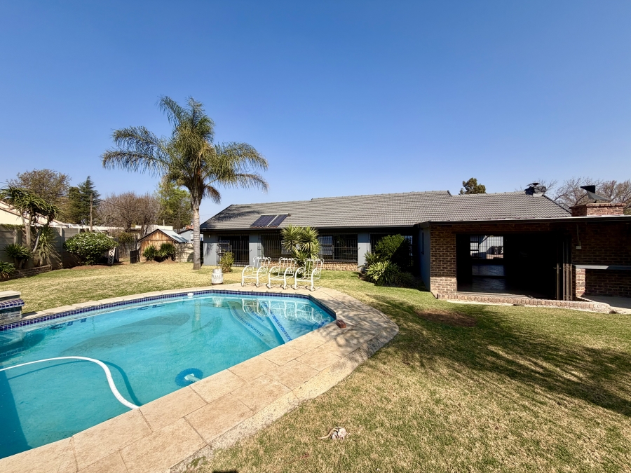 To Let 4 Bedroom Property for Rent in Morehill Gauteng