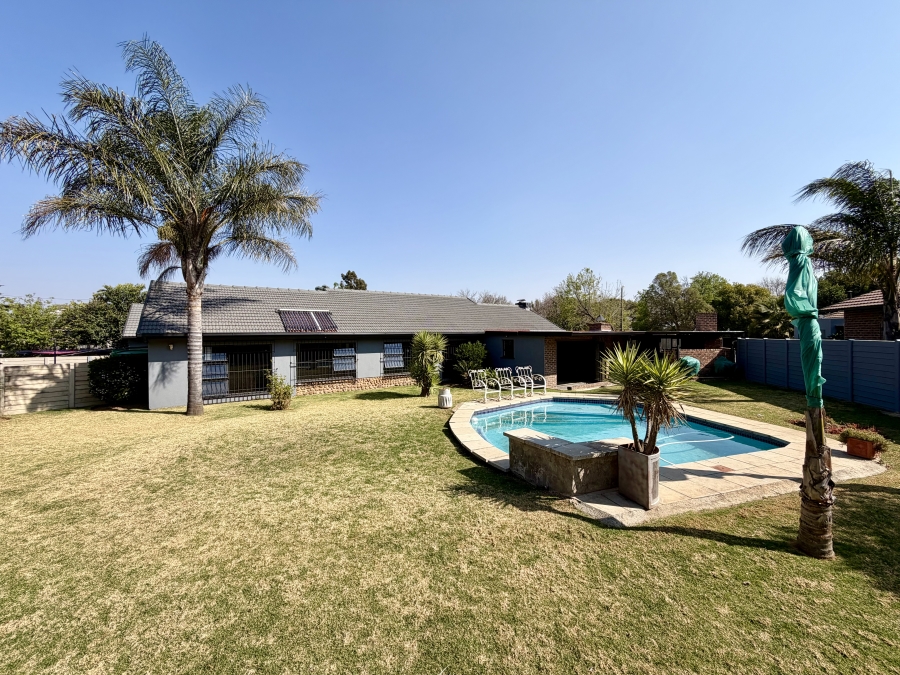 To Let 4 Bedroom Property for Rent in Morehill Gauteng