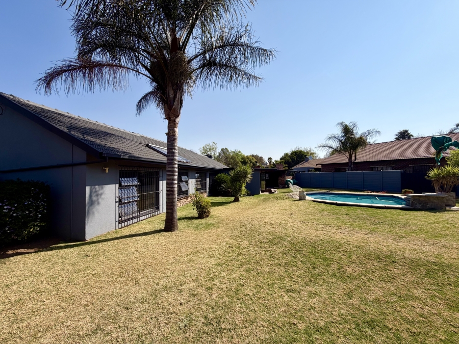 To Let 4 Bedroom Property for Rent in Morehill Gauteng