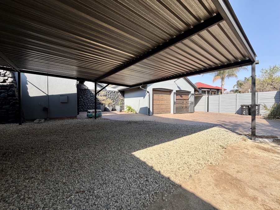 To Let 4 Bedroom Property for Rent in Morehill Gauteng
