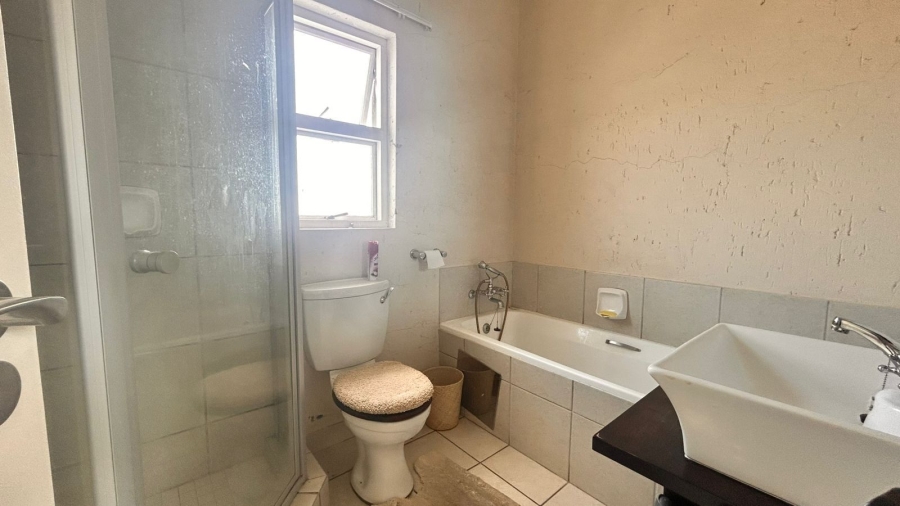 2 Bedroom Property for Sale in Pineslopes Gauteng