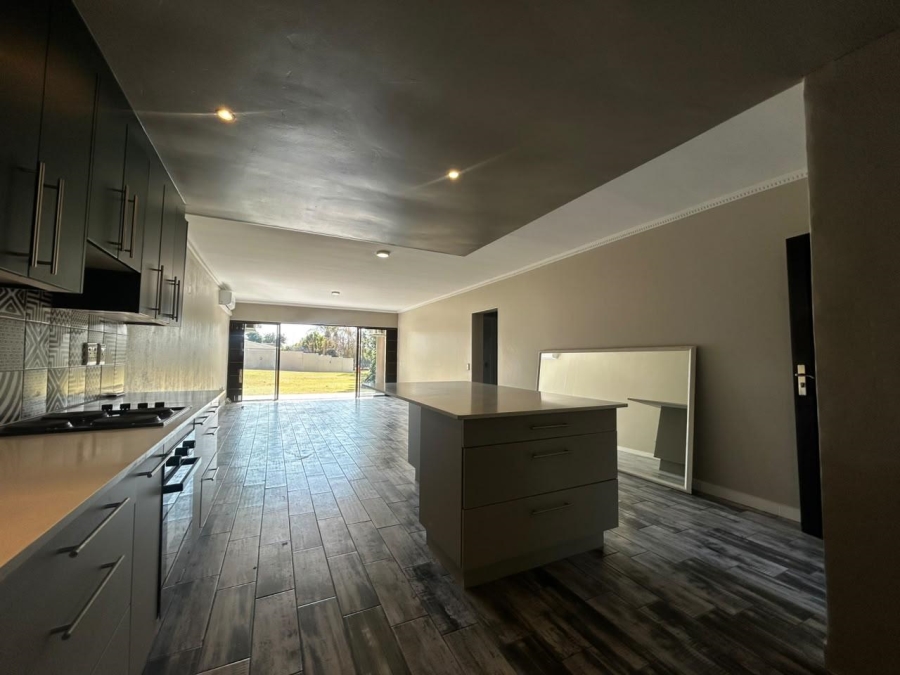 2 Bedroom Property for Sale in Lonehill Gauteng