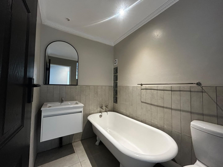 2 Bedroom Property for Sale in Lonehill Gauteng