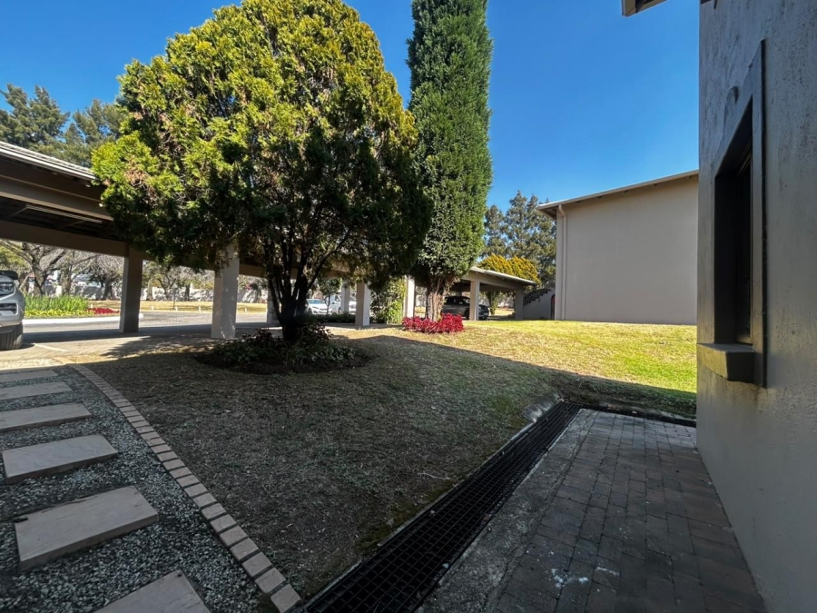 2 Bedroom Property for Sale in Lonehill Gauteng