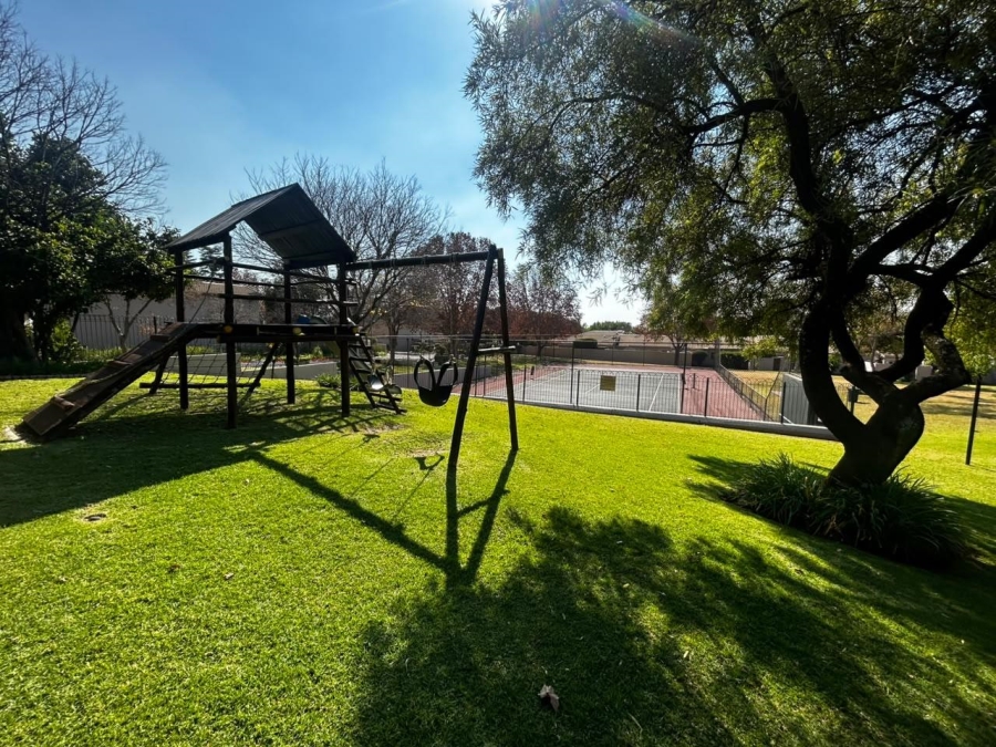 2 Bedroom Property for Sale in Lonehill Gauteng