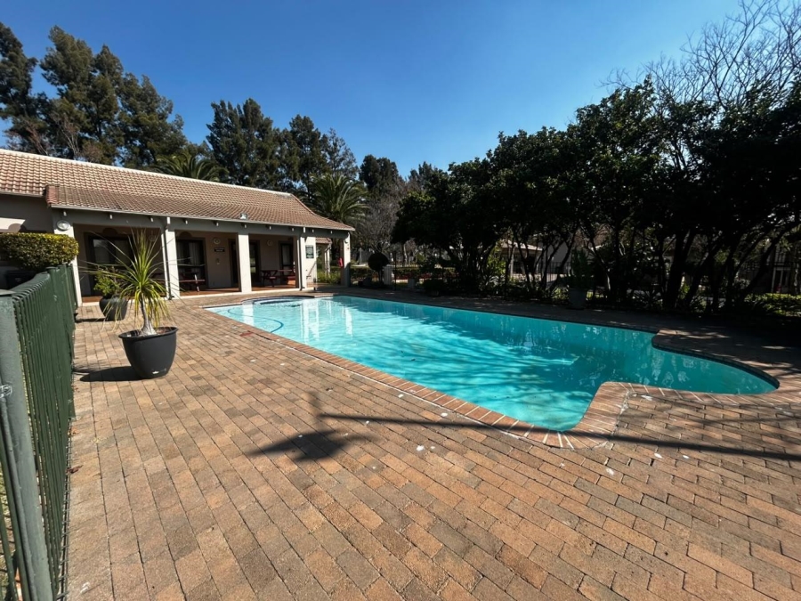 2 Bedroom Property for Sale in Lonehill Gauteng