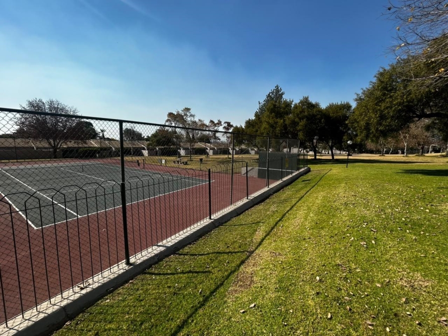 2 Bedroom Property for Sale in Lonehill Gauteng