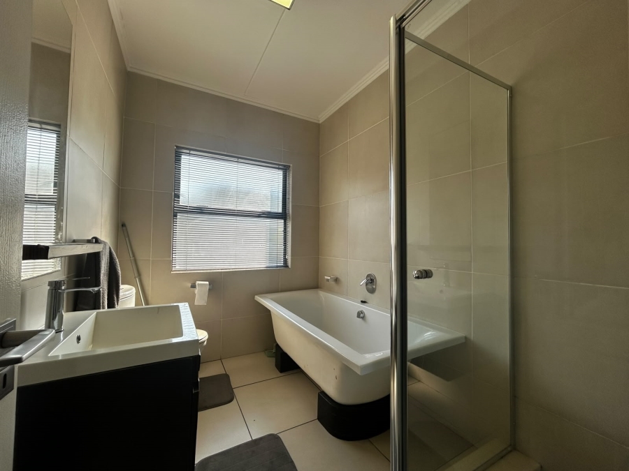 2 Bedroom Property for Sale in Fourways Gauteng