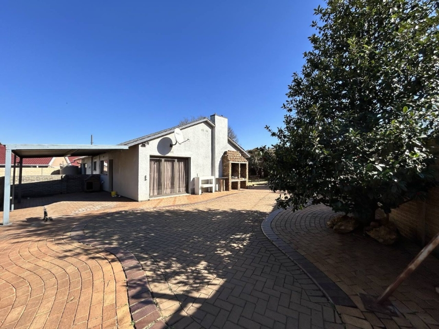 To Let 3 Bedroom Property for Rent in Witfield Gauteng